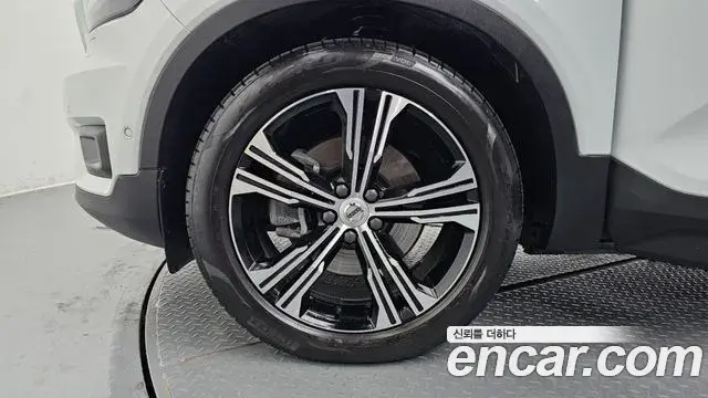 Volvo XC40 2021 — Şəkil 10/20