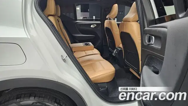 Volvo XC40 2021 — Şəkil 19/20