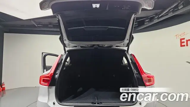 Volvo XC40 2021 — Şəkil 16/20
