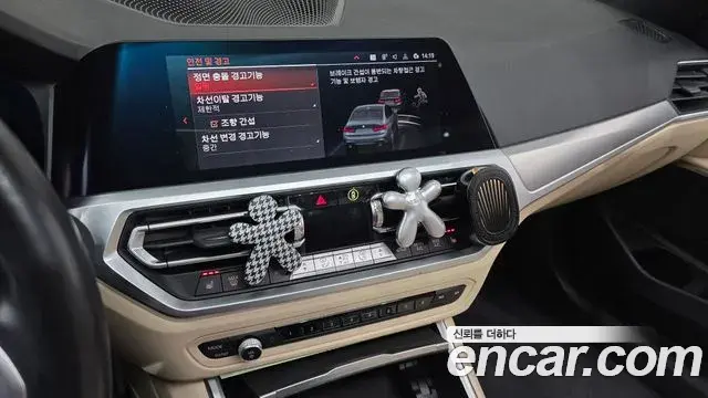 BMW 3 Series 2022 — Photo 12/20