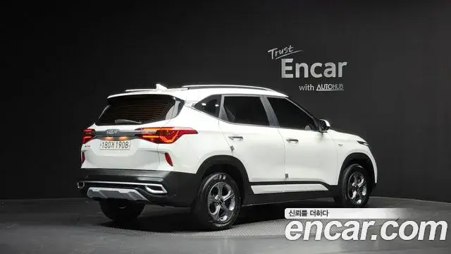 Kia Seltos 2022 — ფოტო 9/20