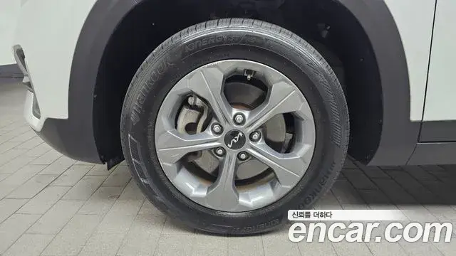 Kia Seltos 2022 — ფოტო 11/20