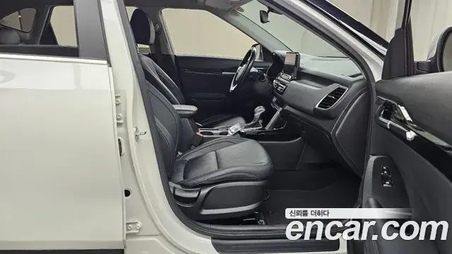 Kia Seltos 2022 — ფოტო 17/20