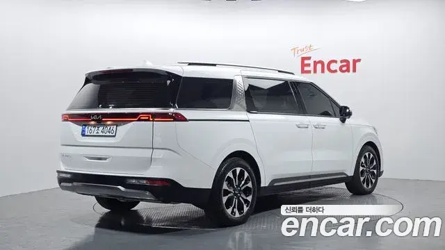 Kia Carnival 2022 — ფოტო 15/20
