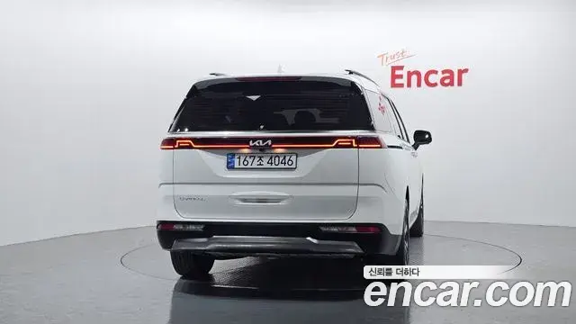 Kia Carnival 2022 — ფოტო 16/20