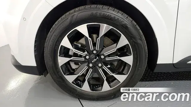 Kia Carnival 2022 — ფოტო 14/20