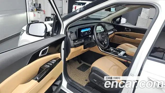 Kia Carnival 2022 — ფოტო 18/20