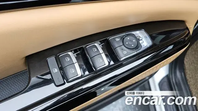 Kia Carnival 2022 — ფოტო 17/20