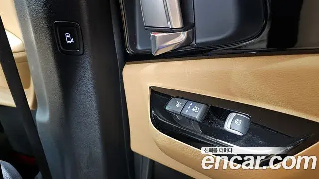 Kia Carnival 2022 — ფოტო 2/20