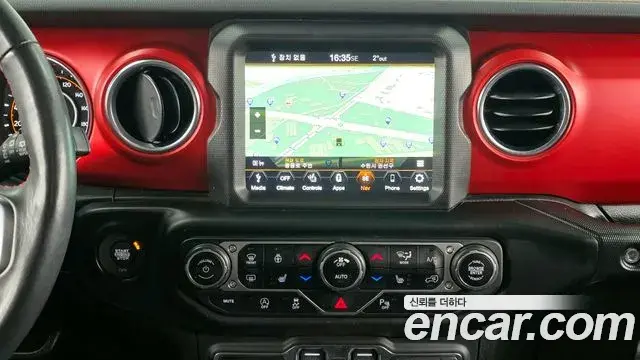 Jeep Wrangler 2023 — ფოტო 20/20