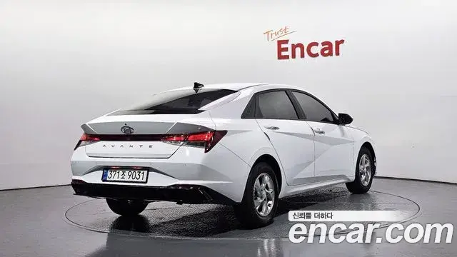 Hyundai The New Avante Hybrid 2022 — ფოტო 2/20