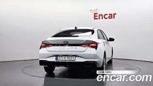 Hyundai The New Avante Hybrid 2022 — ფოტო 16/20