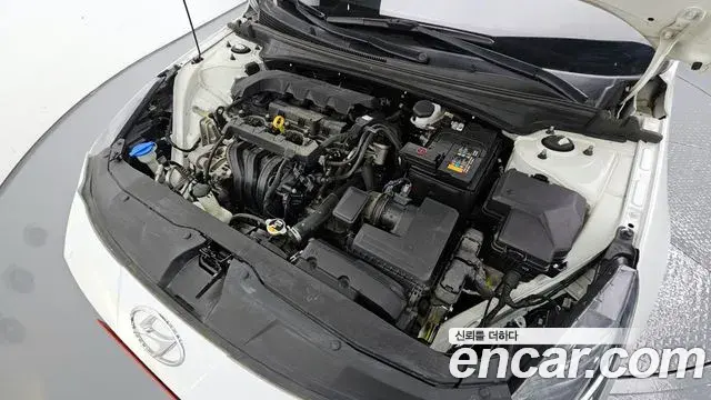 Hyundai The New Avante Hybrid 2022 — ფოტო 15/20