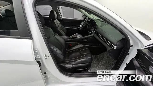 Hyundai The New Avante Hybrid 2022 — ფოტო 19/20
