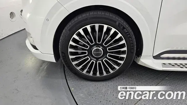 Kia Carnival 2023 — Şəkil 19/20