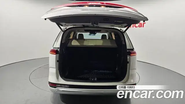 Kia Carnival 2023 — Şəkil 15/20