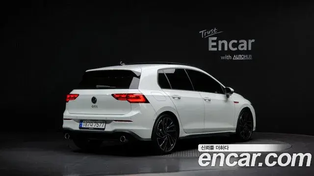 Volkswagen Golf 2023 — ფოტო 4/20