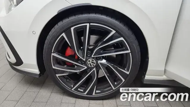 Volkswagen Golf 2023 — ფოტო 5/20