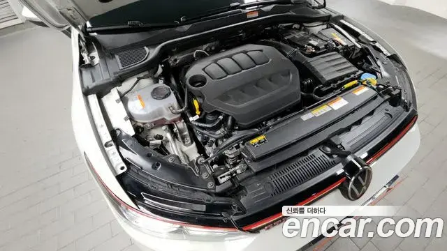 Volkswagen Golf 2023 — ფოტო 19/20