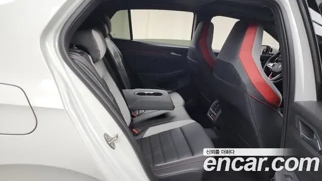 Volkswagen Golf 2023 — ფოტო 2/20