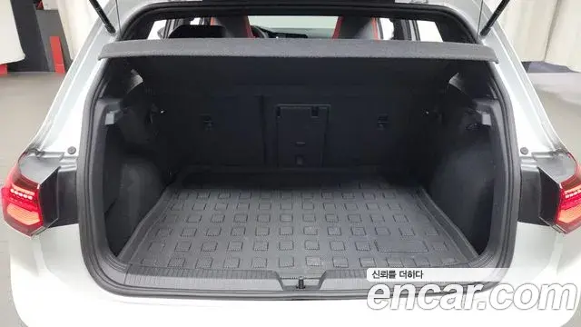 Volkswagen Golf 2023 — ფოტო 16/20