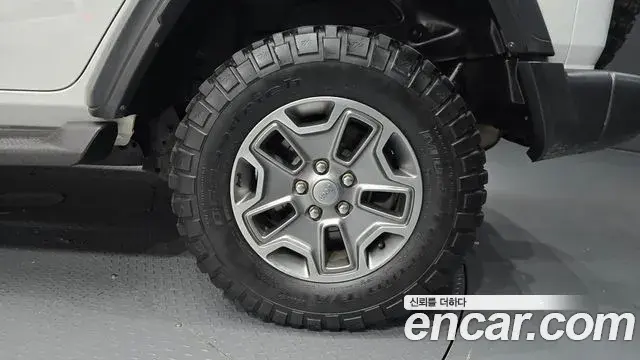 Jeep Wrangler 2018 — ფოტო 6/20