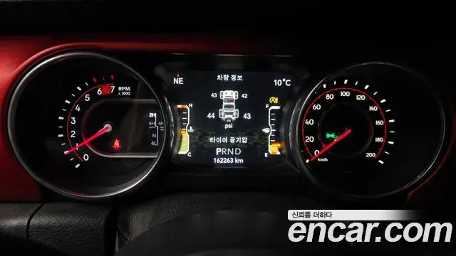Jeep Wrangler 2018 — ფოტო 12/20