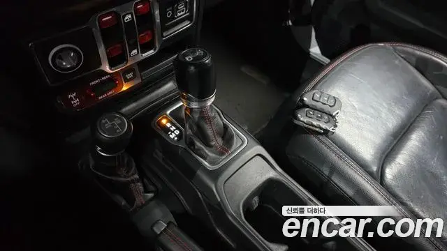 Jeep Wrangler 2018 — ფოტო 5/20