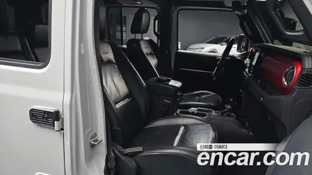 Jeep Wrangler 2018 — ფოტო 18/20