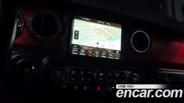 Jeep Wrangler 2018 — ფოტო 8/20