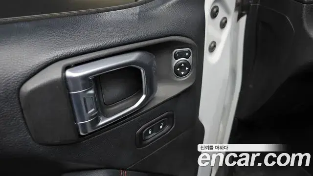 Jeep Wrangler 2018 — ფოტო 2/20