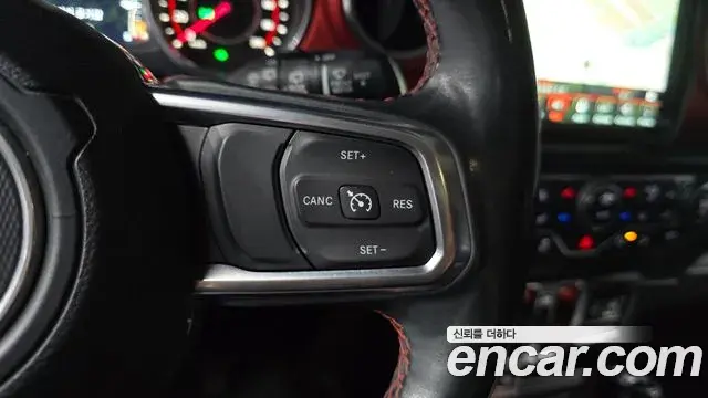 Jeep Wrangler 2018 — ფოტო 13/20