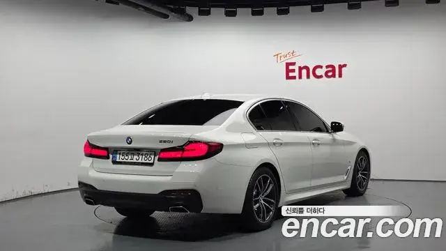BMW 5 Series 2022 — Photo 8/20