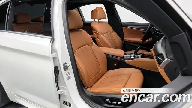 BMW 5 Series 2022 — Photo 18/20