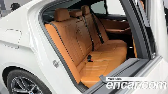 BMW 5 Series 2022 — Photo 11/20