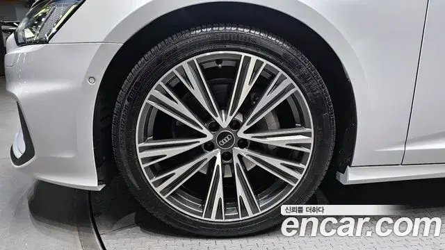 Audi A6 2022 — ფოტო 18/20
