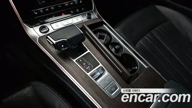 Audi A6 2022 — ფოტო 13/20