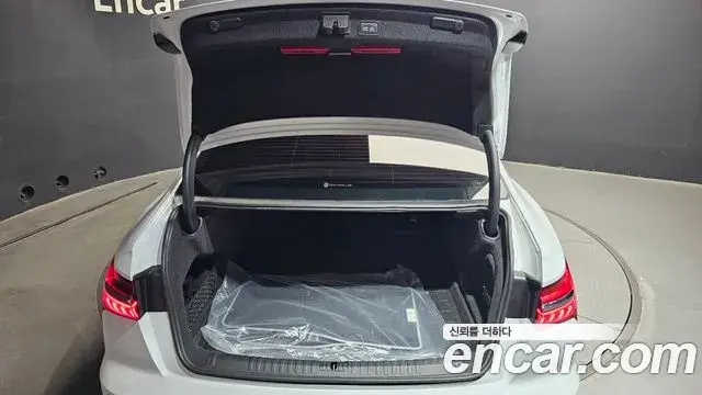 Audi A6 2022 — ფოტო 17/20
