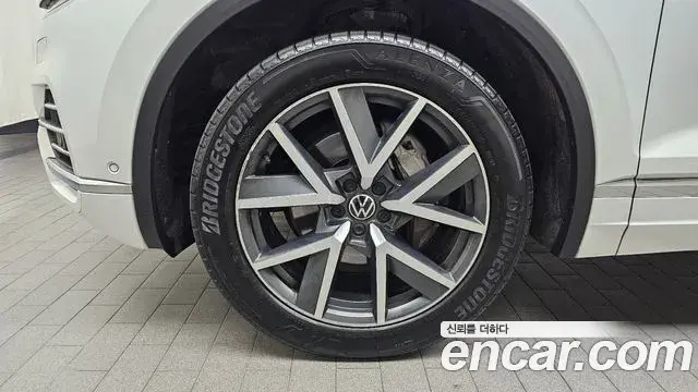 Volkswagen Touareg 2022 — Şəkil 8/20
