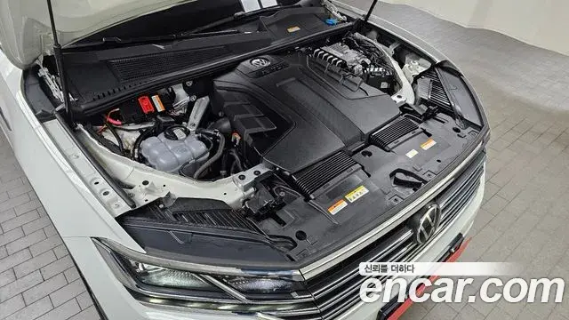 Volkswagen Touareg 2022 — Şəkil 18/20
