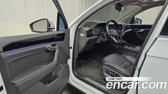 Volkswagen Touareg 2022 — Şəkil 15/20