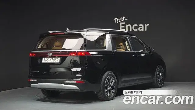 Kia Carnival 2021 — Фото 2/20
