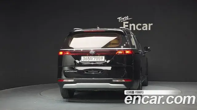 Kia Carnival 2021 — Фото 4/20