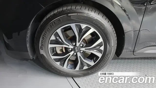 Kia Carnival 2021 — Фото 5/20