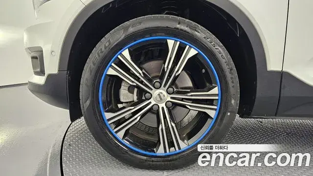 Volvo XC40 2021 — Şəkil 8/20