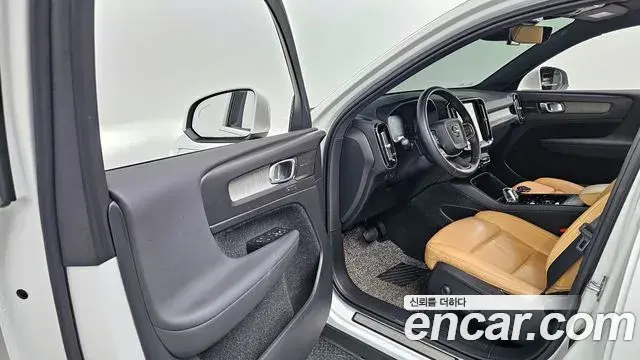Volvo XC40 2021 — Şəkil 13/20