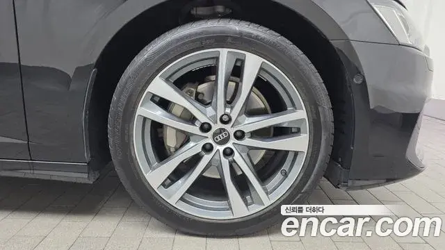 Audi A6 2021 — ფოტო 16/20