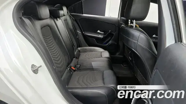 Mercedes-Benz A-Class 2020 — Şəkil 18/20