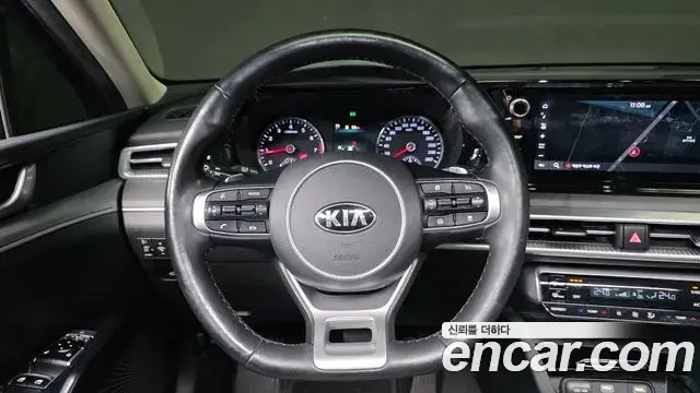 Kia K5 2020 — ფოტო 16/20
