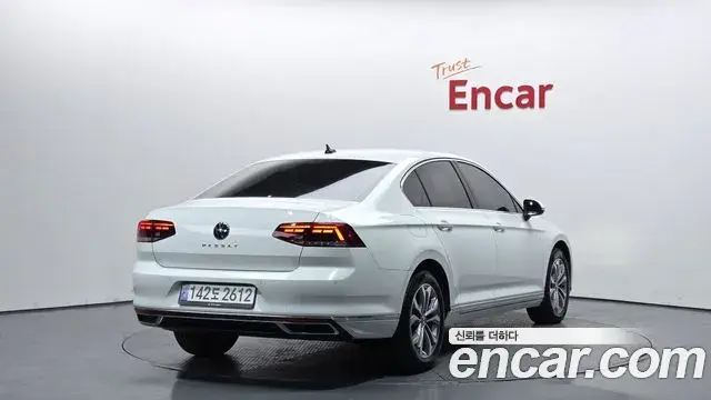 Volkswagen Passat GT 2022 — Photo 15/20